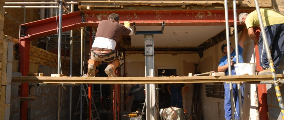 Fitting the steels in the kitchen extension
