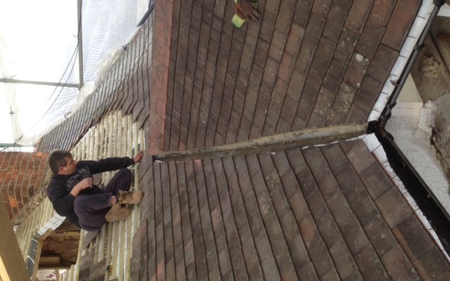 Replacing the tiles on the front section of roof - putting waterproof membrane underneath the tiles